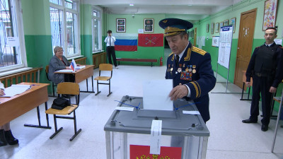 Председатель Совета ветеранов Василий Волобуев проголосовал на президентских выборах