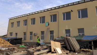В Мариуполе петербургские специалисты в короткие сроки восстановили здание МЧС 
