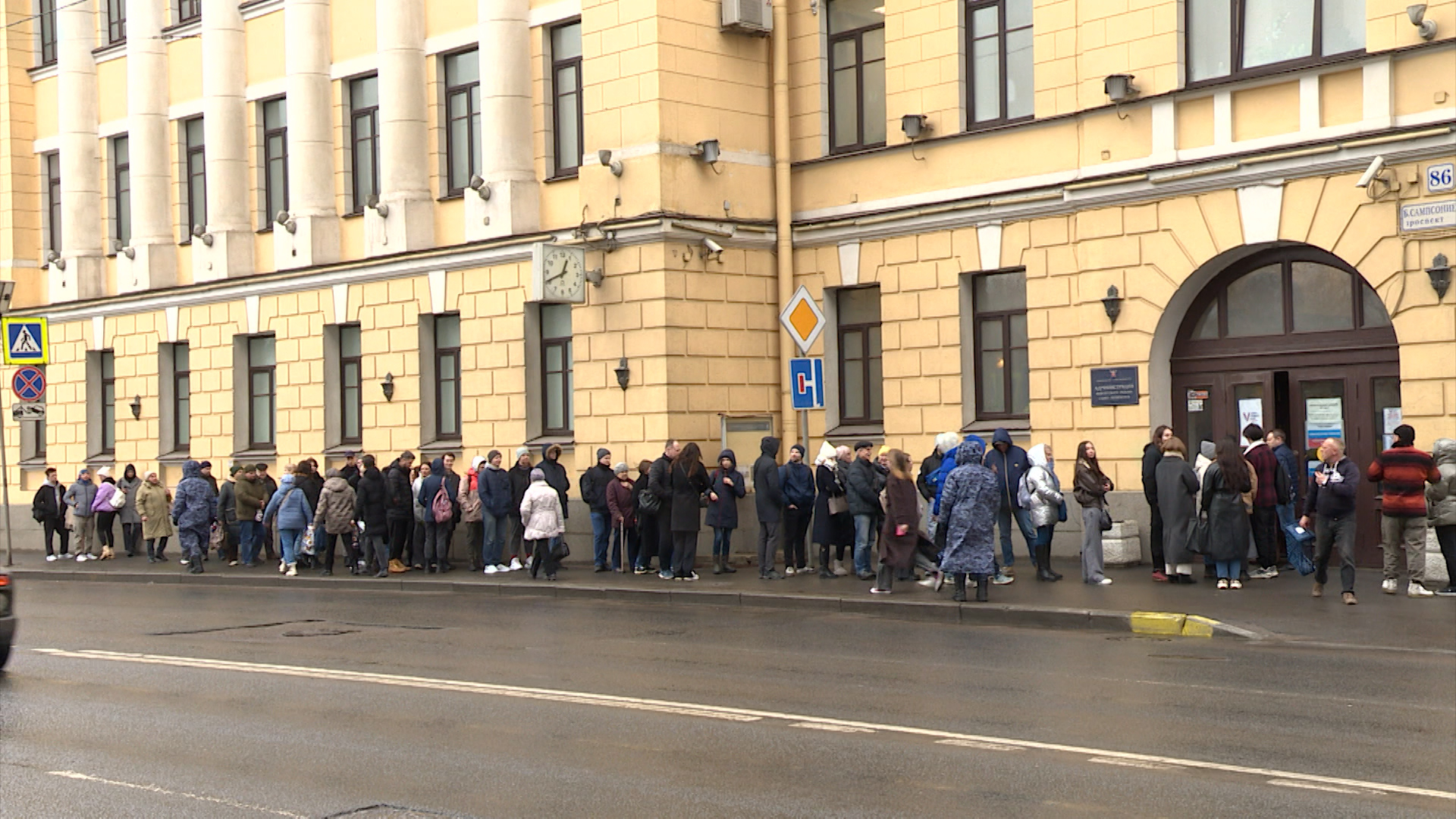 Делайте выбор свой. Голосуйте!»: в Петербурге проходит последний день  голосования на выборах президента