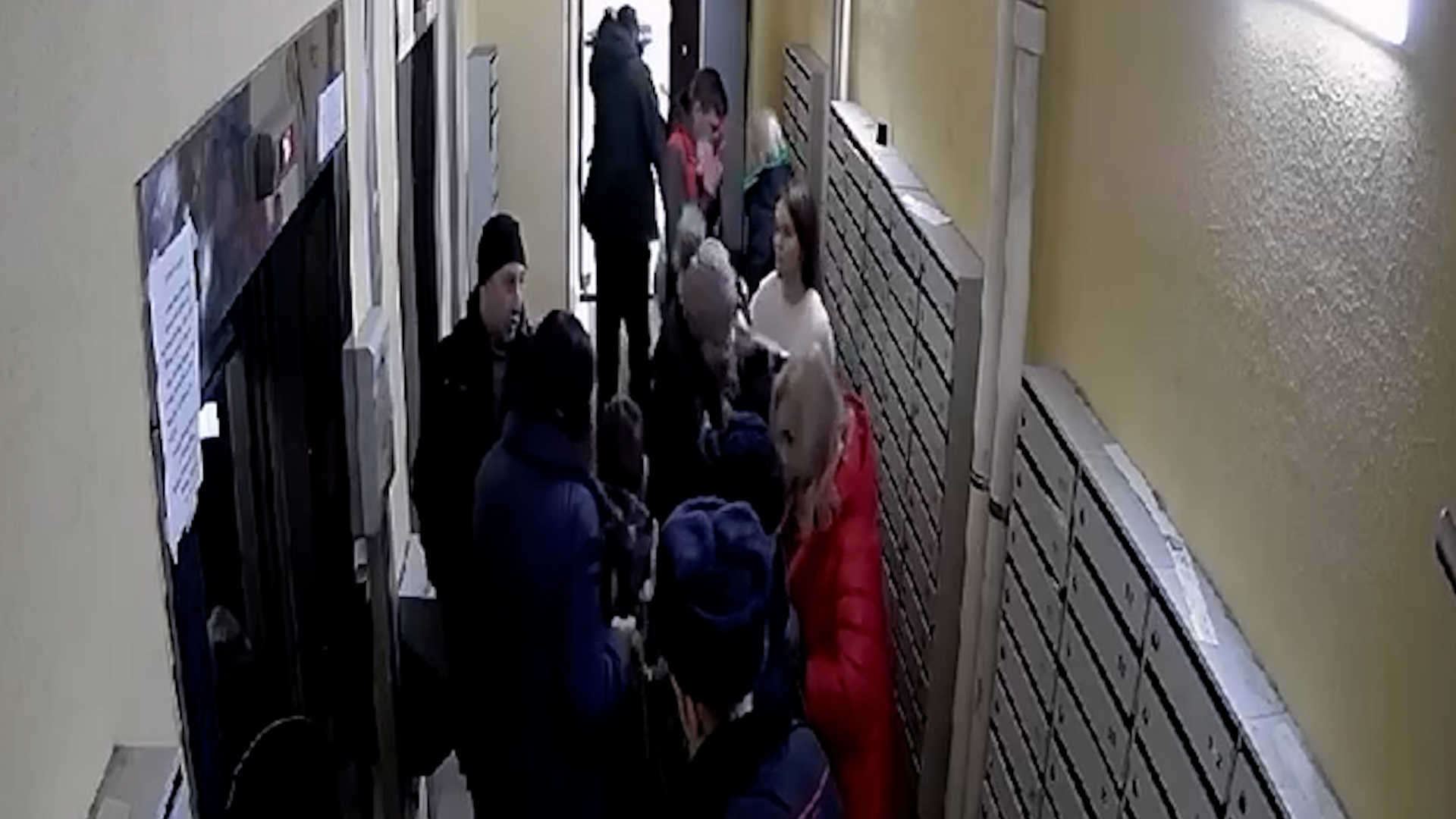 Появилось видео спасения пассажиров рухнувшего лифта в Шушарах | Телеканал  Санкт-Петербург