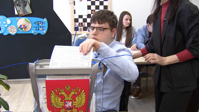 В Петербурге проголосовали люди с ограниченными возможностями здоровья