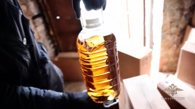 Подпольное производство алкоголя накрыли в Ломоносове