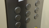 Безопасность и комфорт: в Петербурге проводят замену лифтов в многоквартирных домах
