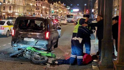 Подросток разбился на мотоцикле на Невском проспекте