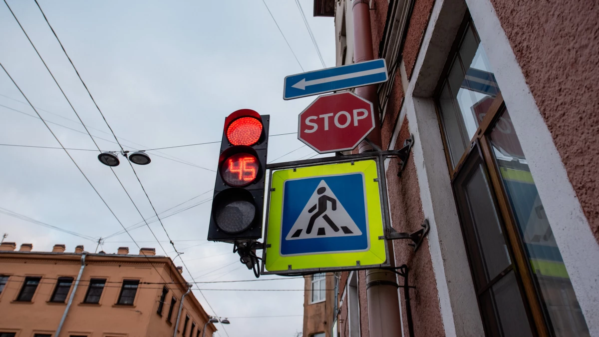 На Невском и Лиговском проспектах на два дня отключат светофоры - tvspb.ru