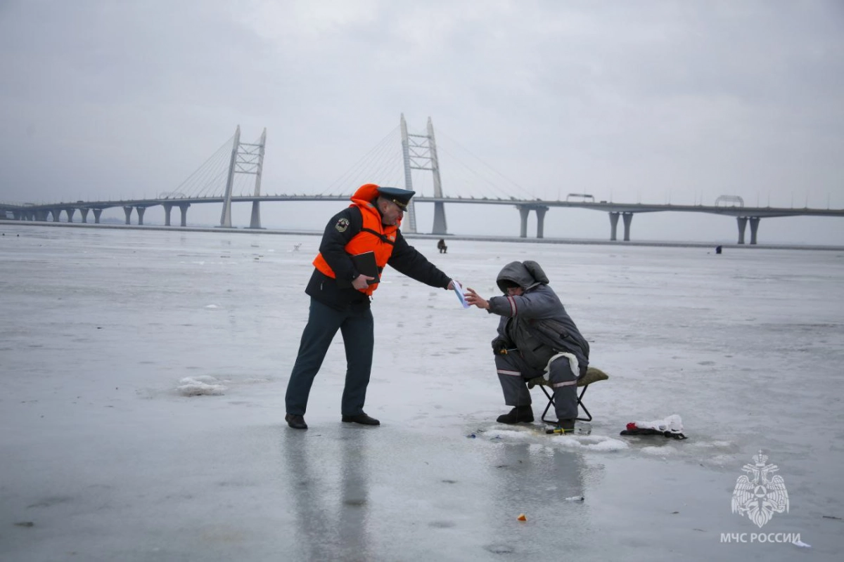 Спасатели напомнили петербуржцам о запрете выхода на лед с 15 марта - tvspb.ru