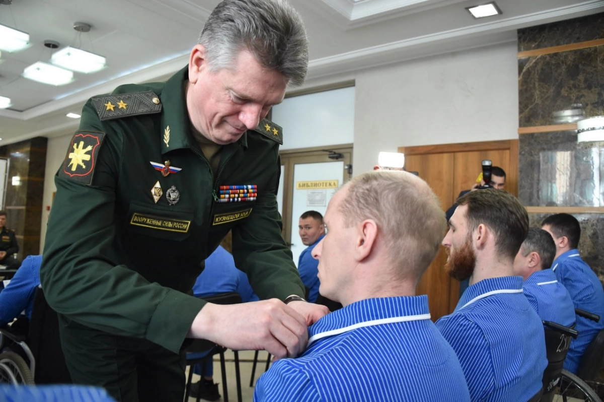 Раненым участникам СВО вручили 10 орденов Мужества и медаль «За отвагу» - tvspb.ru