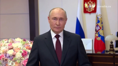 Владимир Путин поздравил российских женщин с Международным женским днем 