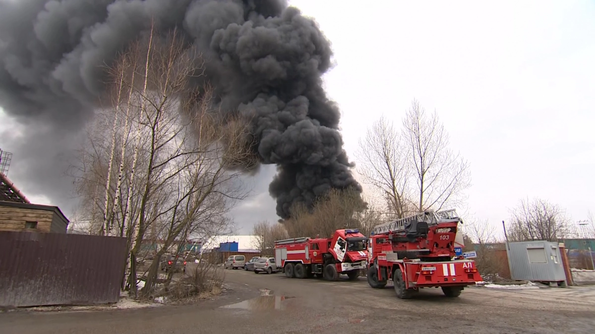 Пожар в ангаре на Волхонском шоссе локализовали - tvspb.ru