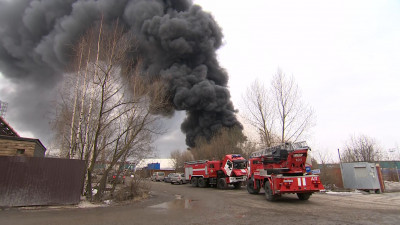 Пожар в ангаре на Волхонском шоссе локализовали