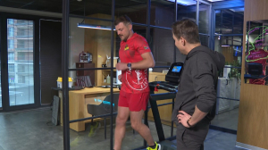 Марафон задом наперёд: петербуржец установил мировой рекорд в необычном, сложном и очень полезном виде активности