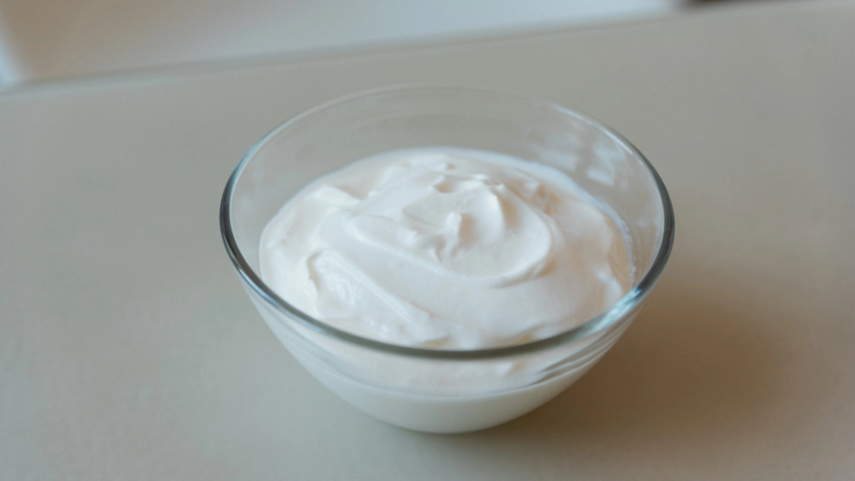 В магазинах Петербурга нашли шесть марок фальсифицированной сметаны - tvspb.ru