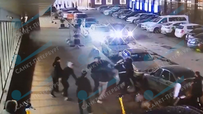 Дерзких хулиганов, стрелявших у петербургского ТЦ, разыскивает полиция