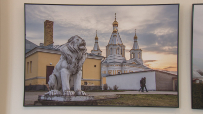 В петербургской Капелле открыли фотопроект о старинных храмах Брестской области