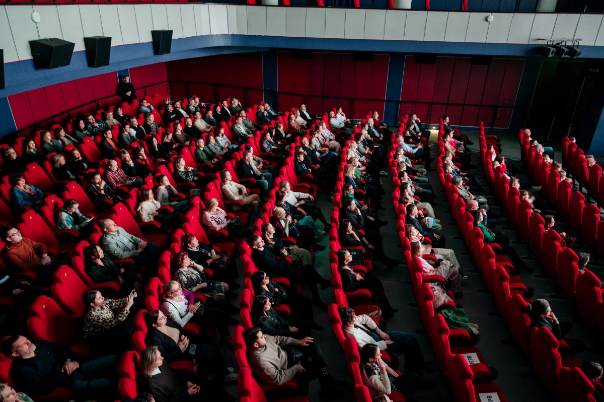 В кинотеатре «Аврора» состоялась премьера документального фильма «Умножающие время» - tvspb.ru