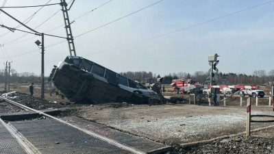 Автобус сломался на переезде: назвали предварительную причину ДТП с поездом в Ярославской области