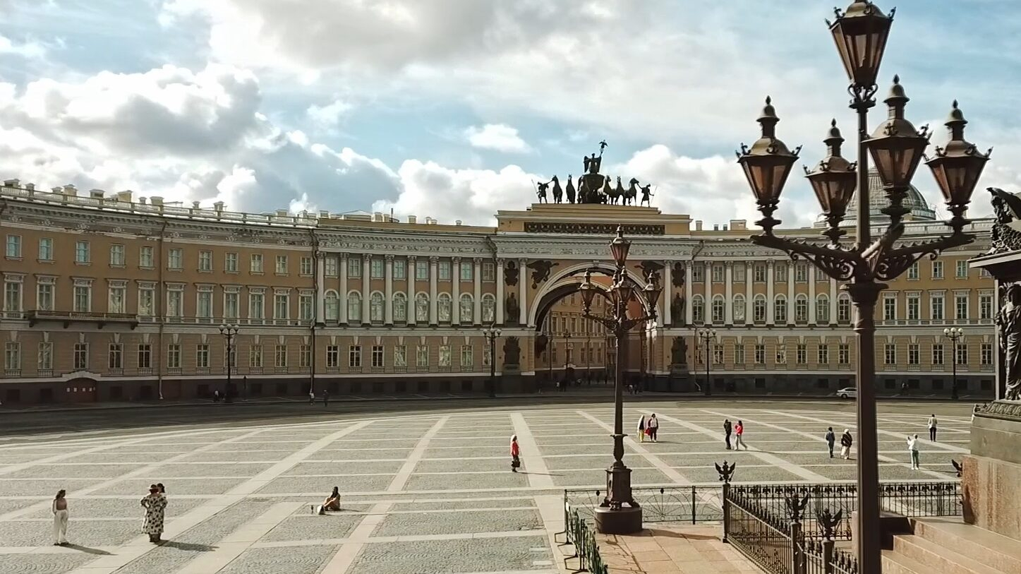 Движение в центре Петербурга перекроют на сутки для забега и велозаезда |  Телеканал Санкт-Петербург