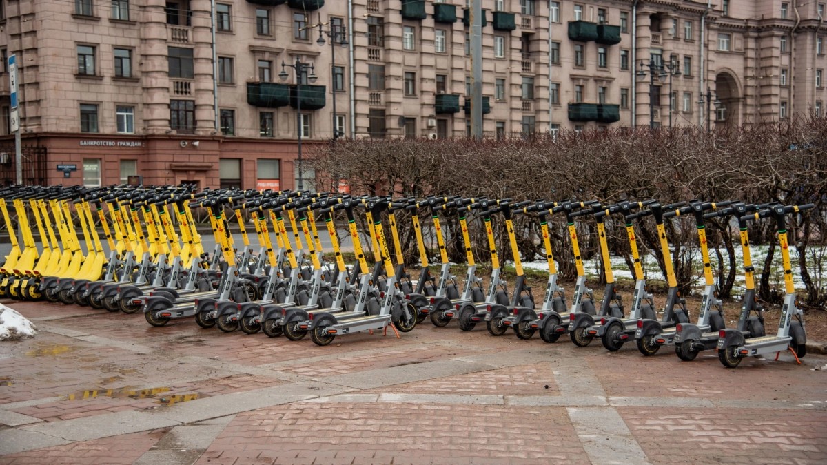 При строительстве новых ЖК в Петербурге будут обустраивать парковки для электросамокатов - tvspb.ru