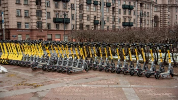 При строительстве новых ЖК в Петербурге будут обустраивать парковки для электросамокатов