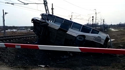 Губернатор Ярославской области: Диспетчер переезда, где поезд снёс автобус, был пьян