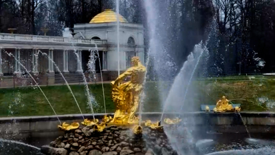 В Петербурге стартовал фонтанный сезон