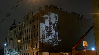 Автограф, стихотворения и рисунки: как выглядят проекции, посвященные Владимиру Набокову