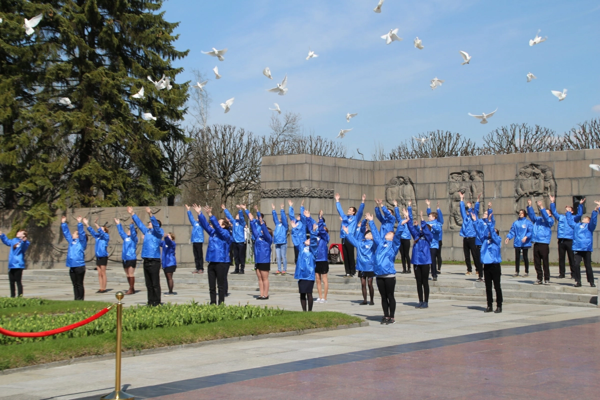 Молодежь почтит память защитников Отечества - tvspb.ru