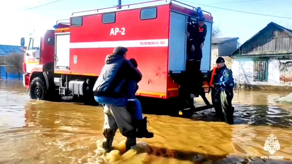 В Орске из 588 домов ушла вода | Телеканал Санкт-Петербург