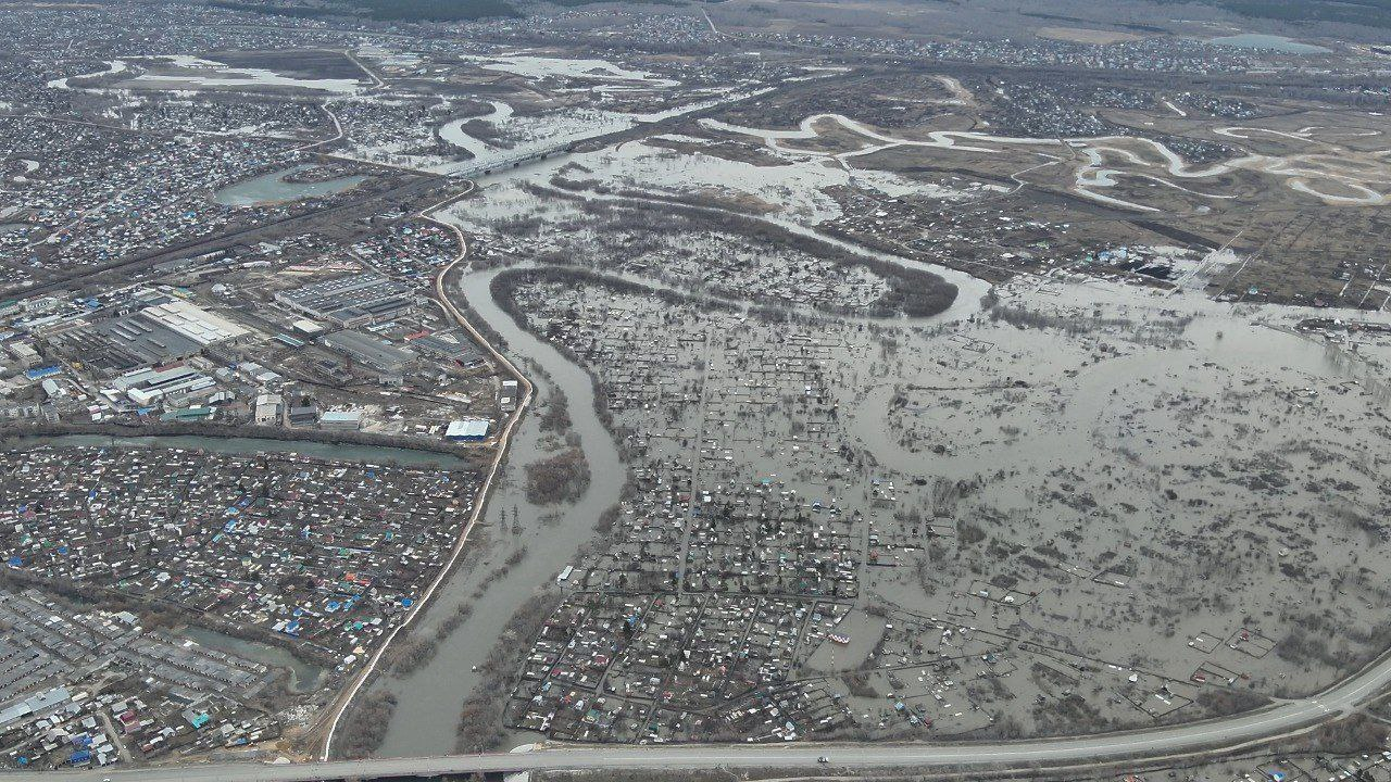 Вода в Тоболе поднялась до десяти метров и идёт на Курган | Телеканал  Санкт-Петербург