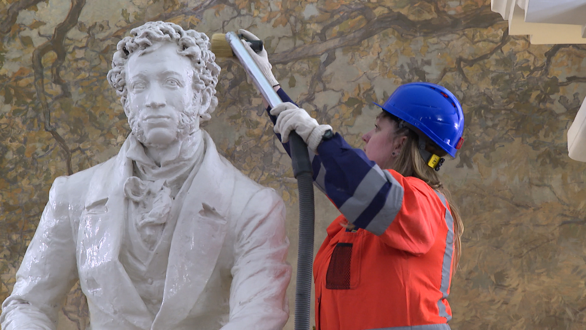 В петербургском метрополитене стартовала генеральная уборка | Телеканал ...