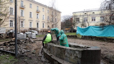 На Стачек и Лесном проспекте восстановят дворовые фонтаны