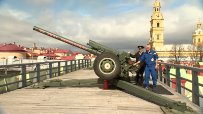 Полуденный выстрел из пушки Петропавловской крепости сегодня посвятили Юрию Гагарину