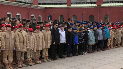 Почти 200 школьников Петербурга вступили в ряды военно-патриотического движения «Юнармия»