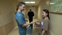 В Петербурге провели уникальную операцию: 17-летней девушке устранили последствия редкой формы аномалии мозга