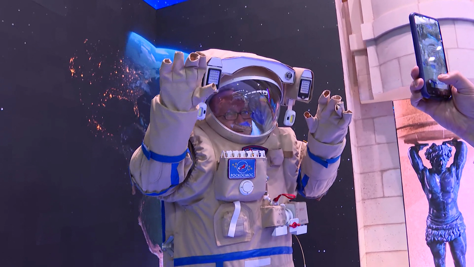 Настоящий скафандр «Орлан» и макеты ракет покажет петербургский стенд ...