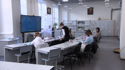 735 детей из Белгородской области начали учиться в петербургских школах после каникул