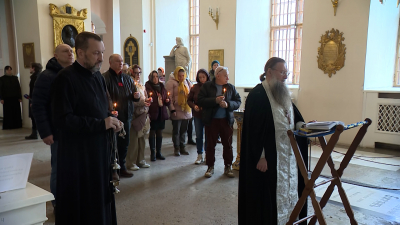 В Благовещенской церкви отслужили молебен о здравии спасшихся на Университетской набережной