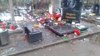 Вандалы разгромили могилу Михаила Горшенева в Петербурге