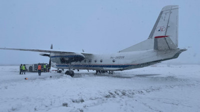 На Камчатке самолет с пассажирами выкатился за пределы взлетной полосы