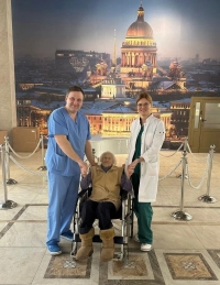 Блокадную учительницу Надежду Строгонову выписали из больницы Святого Георгия