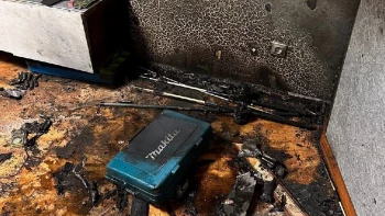 Появилось фото комнаты, где у петербуржца загорелся электросамокат