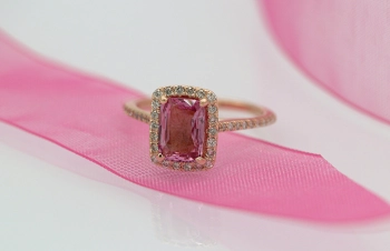 В России проведут онлайн-аукцион 65 редких розовых бриллиантов