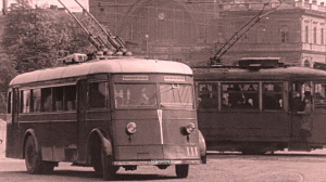 В тепле, с комфортом, «на безрельсовом трамвае»: история самой протяжённой троллейбусной сети в стране