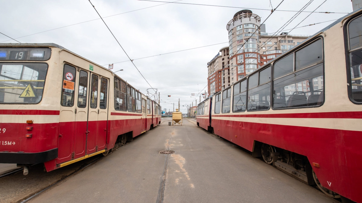 Более 400 трамваев в Петербурге оснастили системой, дающей приоритет движения на перекрестках дорог - tvspb.ru