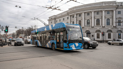 Троллейбус наехал на пешехода на Невском проспекте