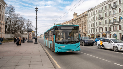 На Радоницу в Петербурге усилят автобусные маршруты к кладбищам