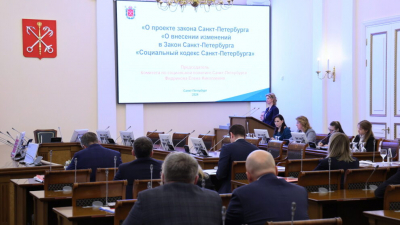 Петербургским семьям при рождении детей будут дарить подарки