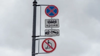 Дорожные знаки в Петербурге планируют закреплять во время шторма