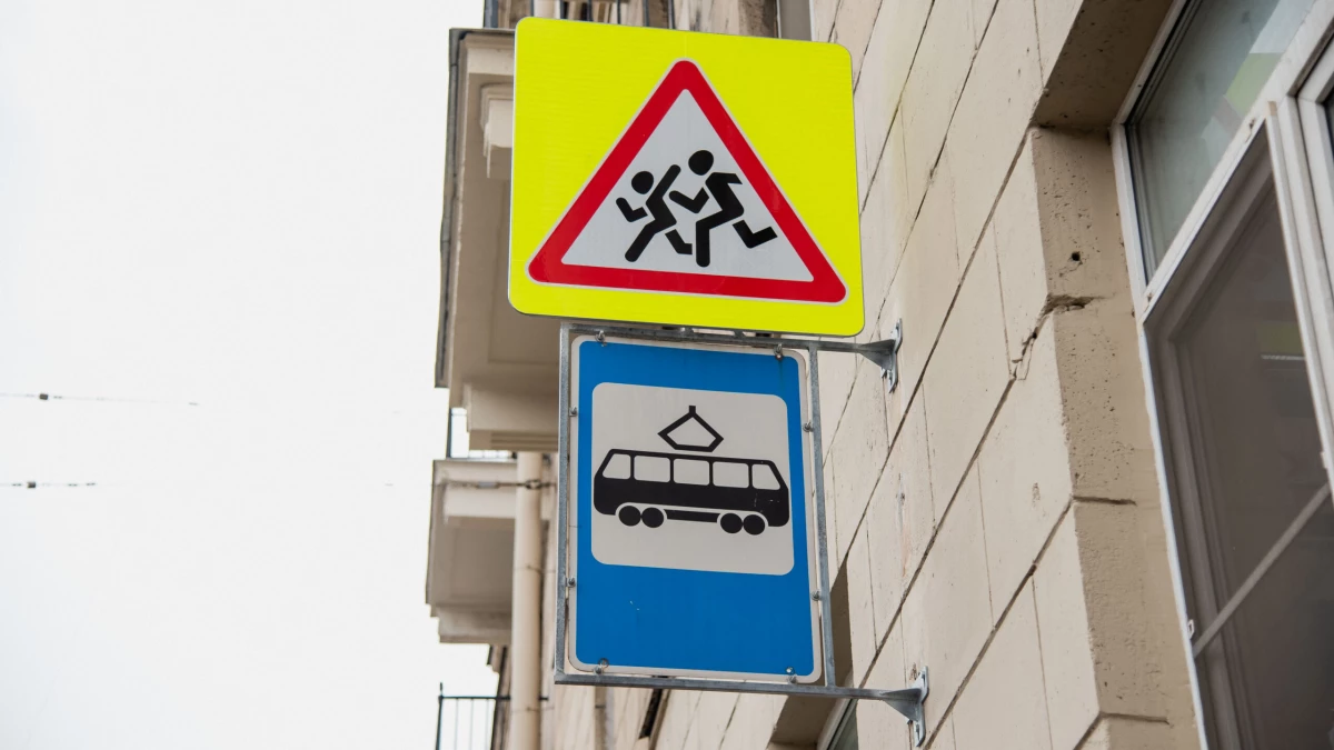 Марат Хуснуллин: Более 3 тыс. км дорог к образовательным и досуговым учреждениям обновят в этом году - tvspb.ru