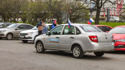В автопробег, посвященный Дню Победы, отправились 80 юных петербуржцев
